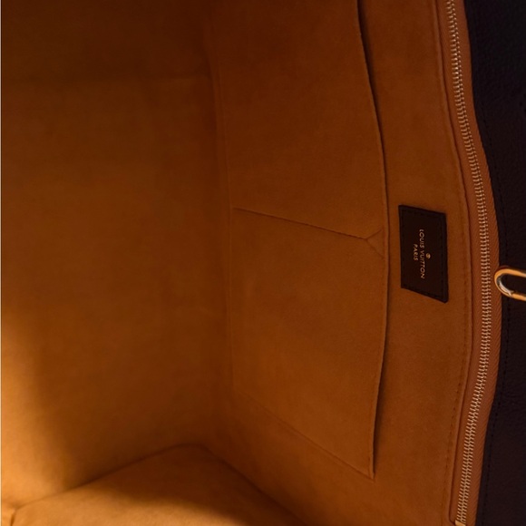 Louis Vuitton Black OnTheGo GM tote/ Leather Tote - Picture 3 of 4